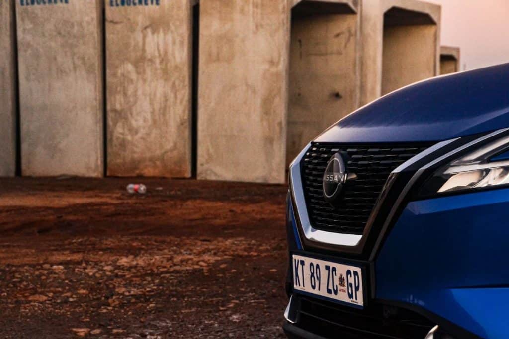 Avant voiture Nissan