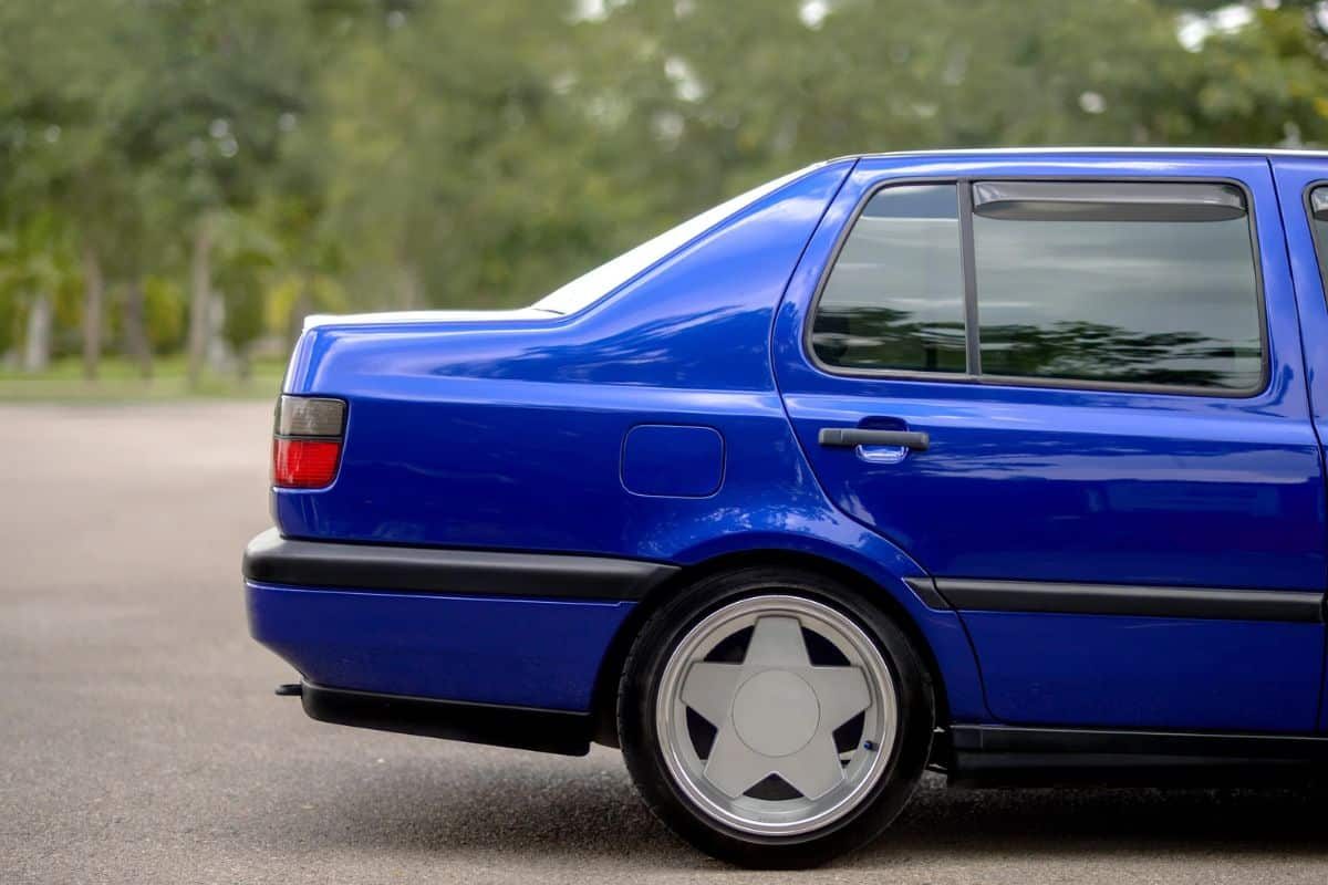Arrière vue voiture bleu